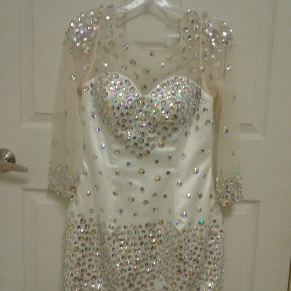 Formal dress - Picture 1 of 2